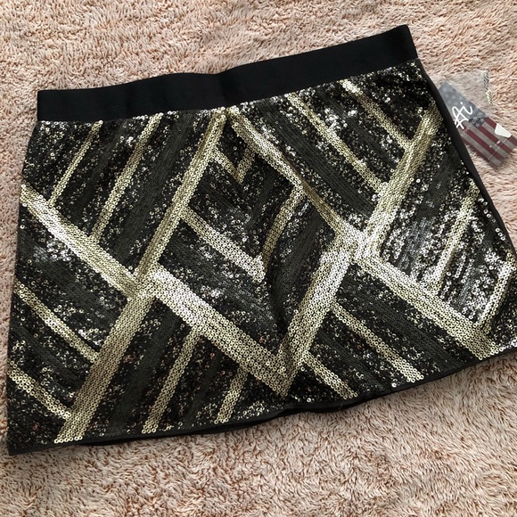 New sequined skirt 💕 - Picture 1 of 5